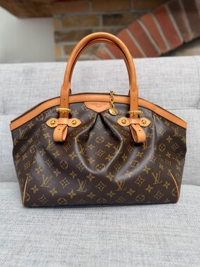 ✨ Authentic Louis Vuitton Tivoli GM Leather Handbag ✨